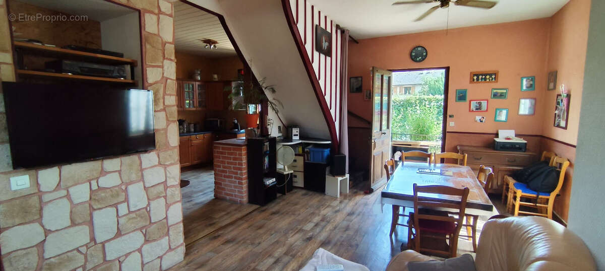 MAISON COGNIN Type 4 de 89.41 m2 + Terrasse abritée, cave, combles sur terrain de 1049 m2 - photo 6