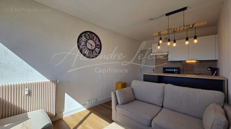 T3 avec vue exceptionnelle sur les montagnes et le golf - photo 3