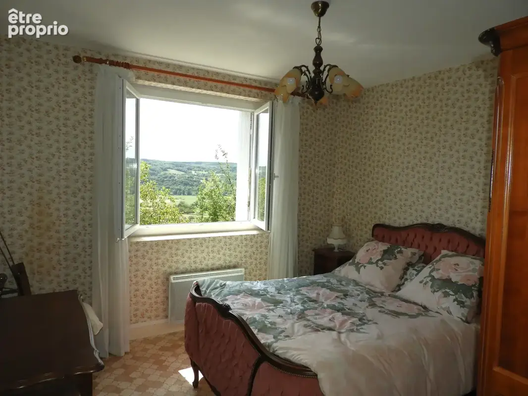 Maison de type V avec annexe dans 2040m2 de terrain. - photo 6