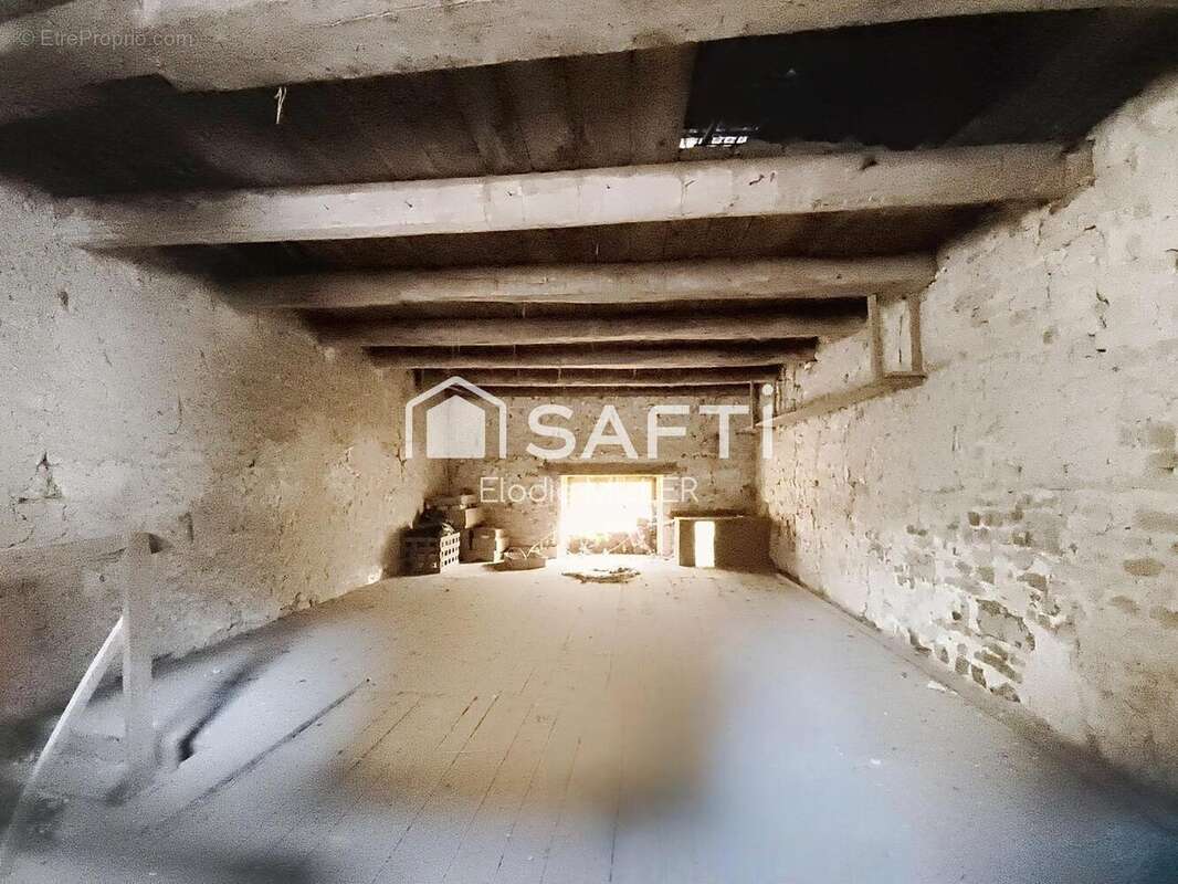 Photo 2 - Parking à VEZELISE