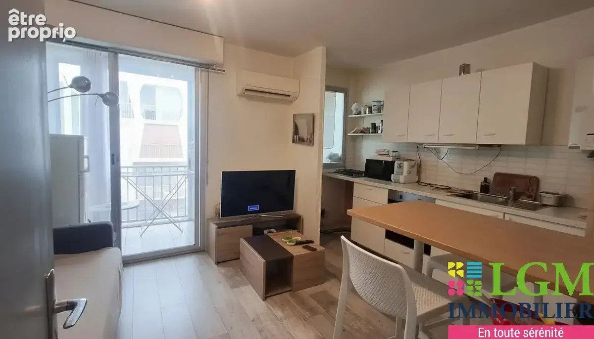 Centre-ville - Studio cabine 22 m² + loggia 6 m² - Plages à pied - Climatisation - photo 3