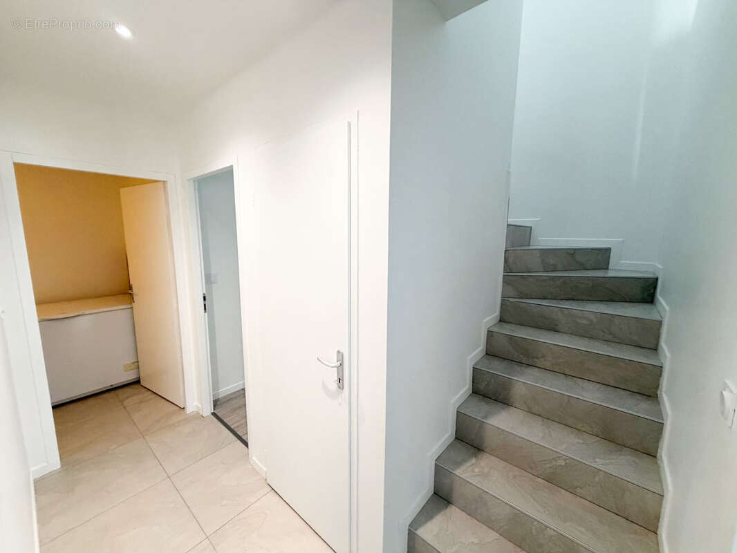 Maison à LES MARTRES-DE-VEYRE