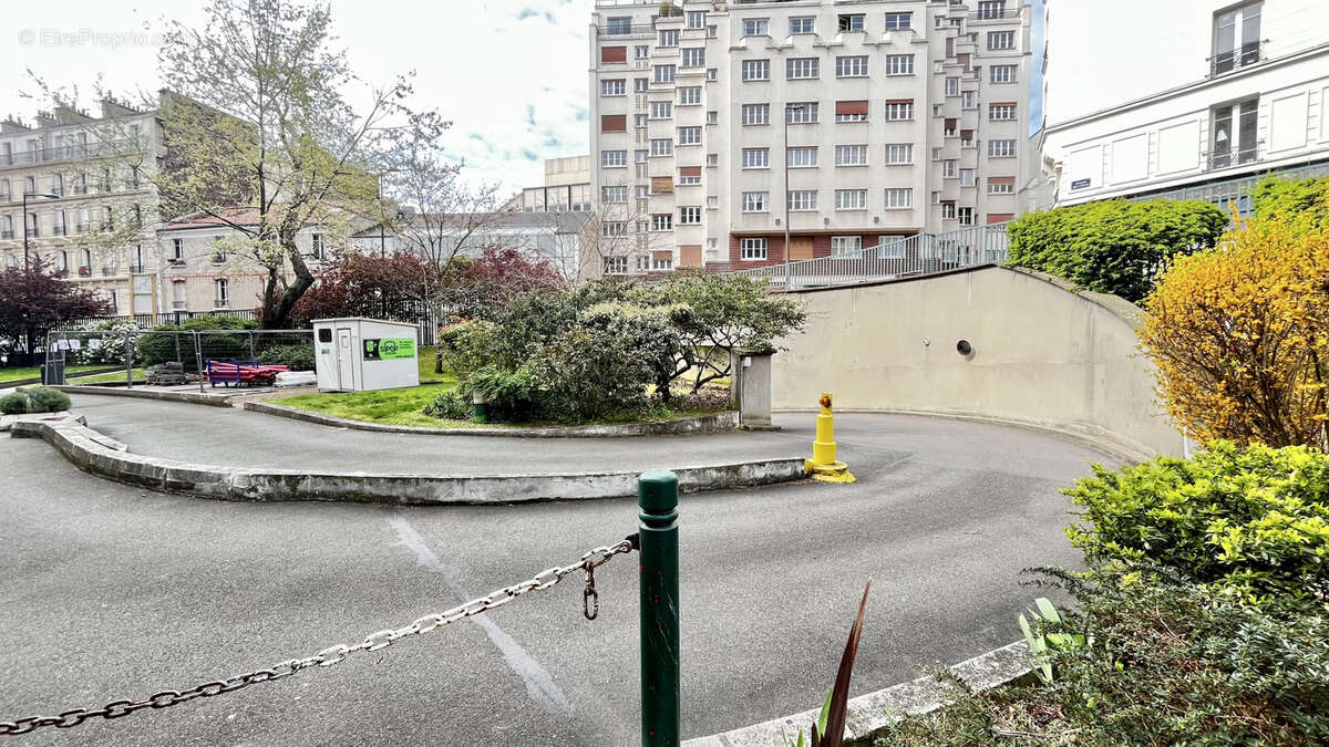 Parking à PARIS-19E