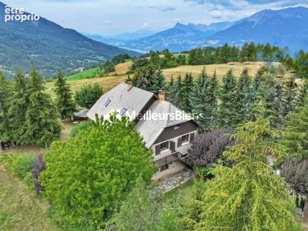 Maison familiale 7 pièces avec dépendances et grand terrain aux Orres - photo 1