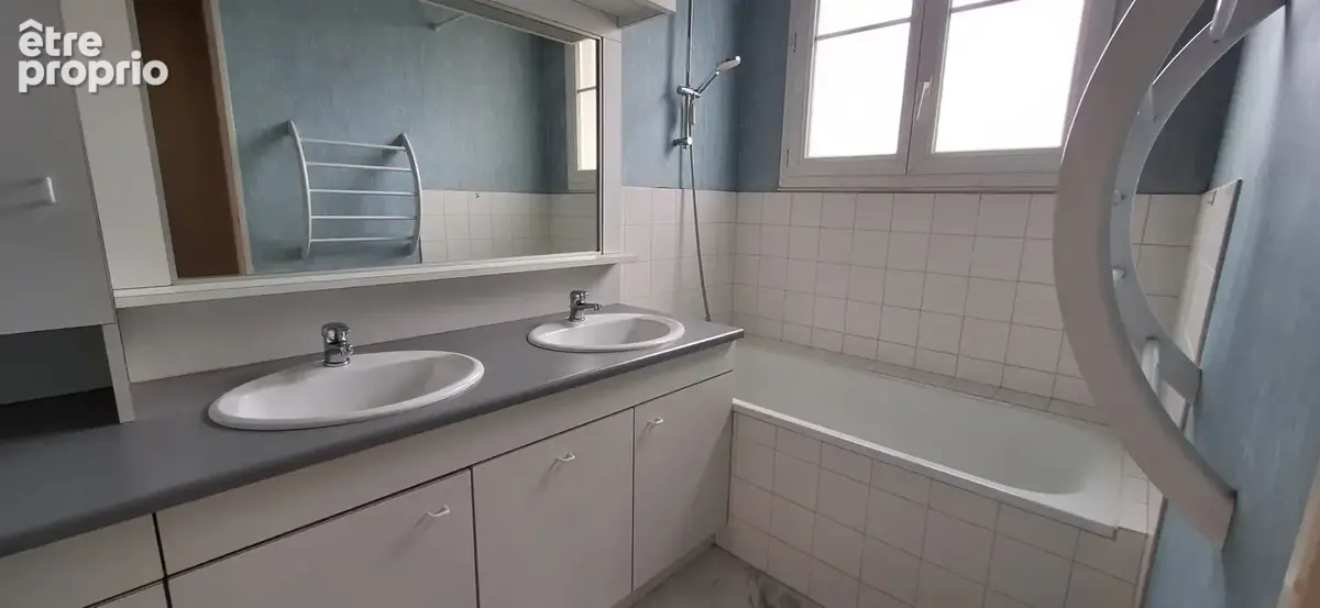T3 lumineux avec 2 balcons, cave et cellier en centre-ville - photo 8
