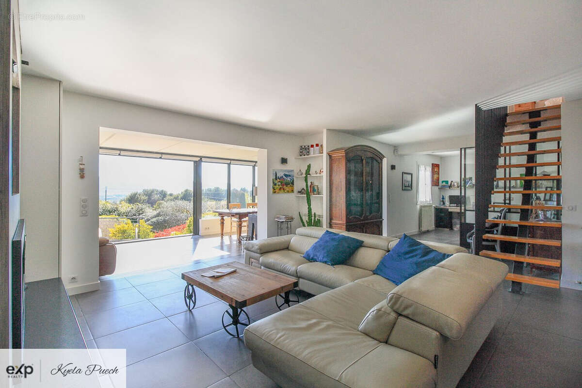 Kyela Puech- ep luxury présente villa de 2 chambres avec deux studios indépendants, piscine, terrain constructible, vue imprenable sur Villelaure, proche Pertuis et Aix-en-Provence - Maison à VILLELAURE