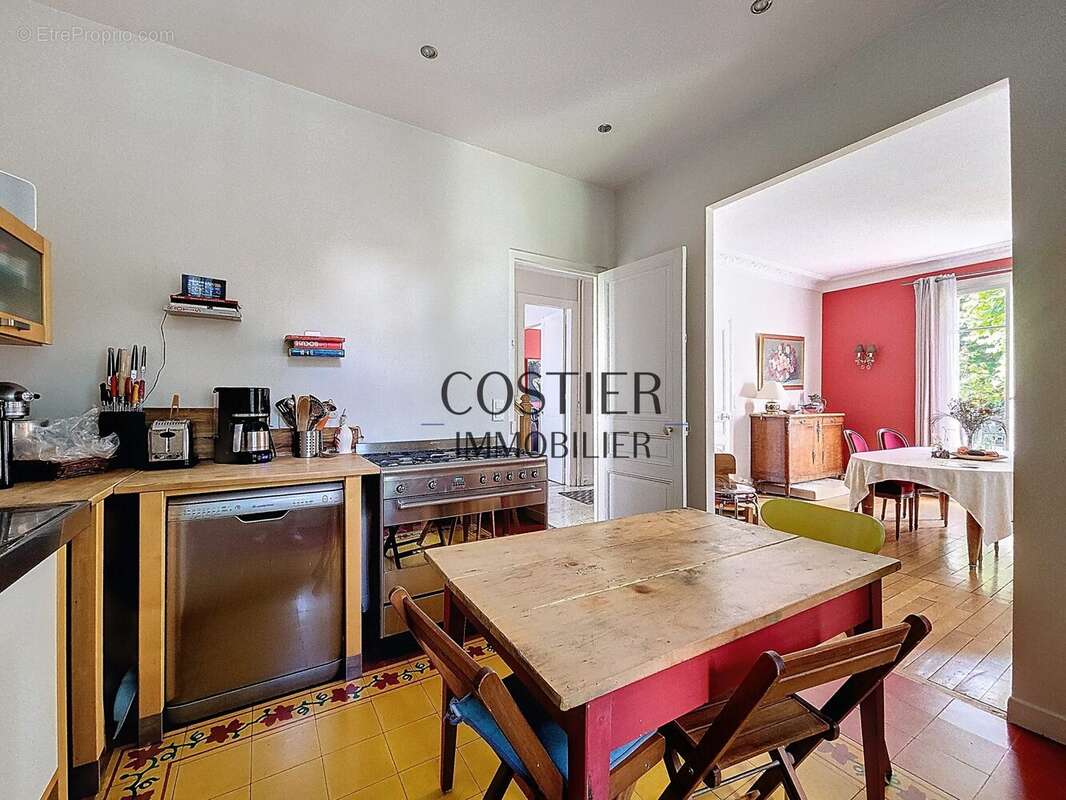 Maison à CHENNEVIERES-SUR-MARNE