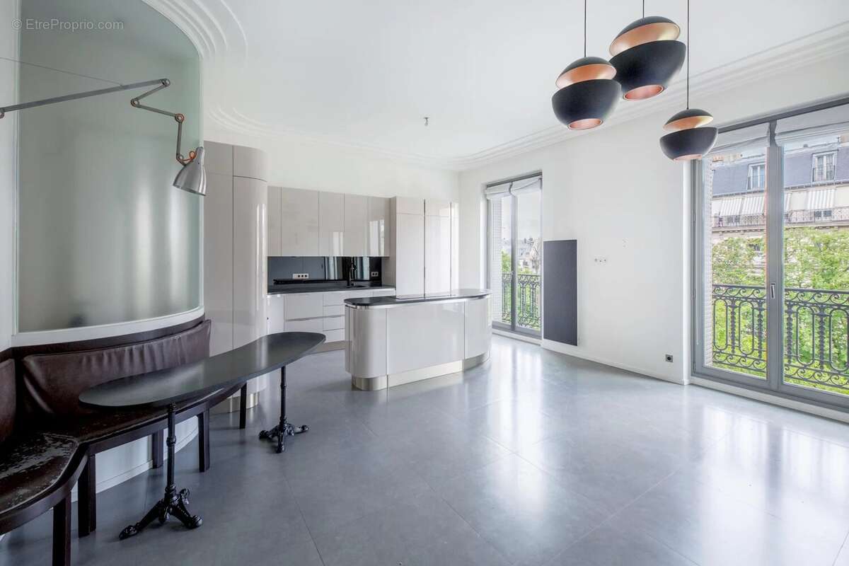 Appartement à PARIS-17E