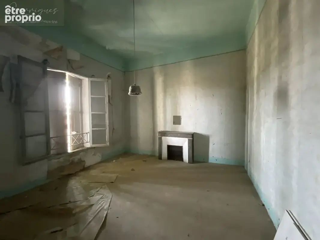 Le Cailar, maison de village à restaurer avec dépendances. - photo 14