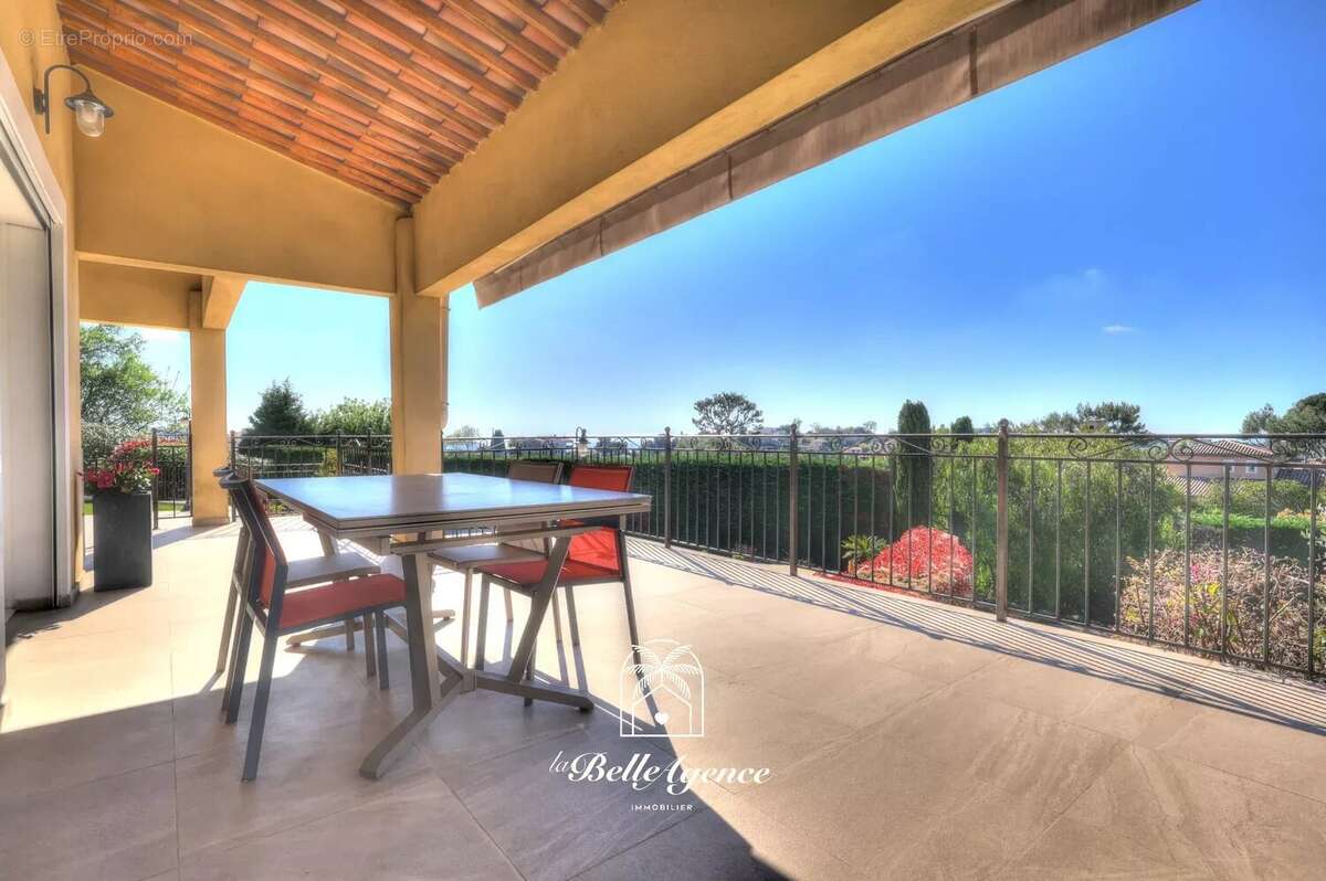 Maison à SAINT-LAURENT-DU-VAR