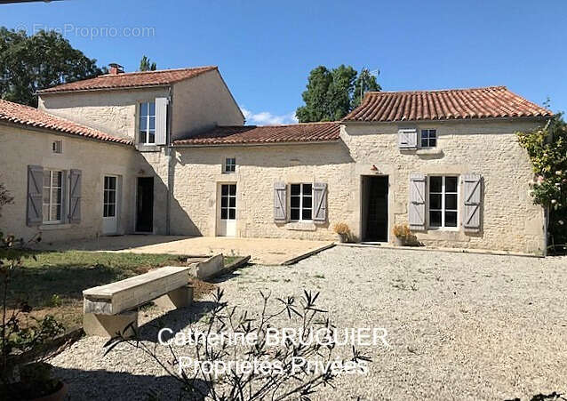 Belle charentaise rénovée - 198 m² -  6 chambres- Marais Poitevin - photo 16