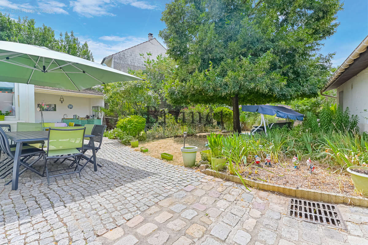 Le Parc, emplacement très recherché pour cette maison avec beaucoup de charme - photo 2