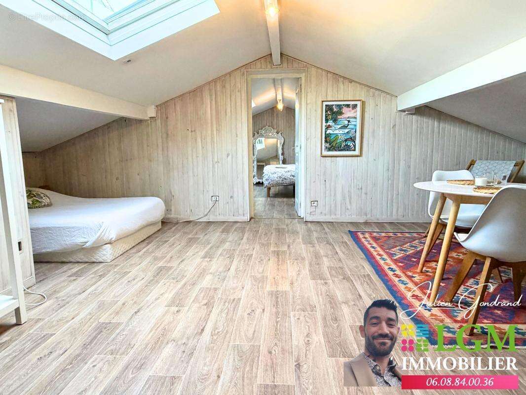 Le Crès - Maison rénovée de 160 m² avec piscine, jardin et potentiel locatif - photo 8