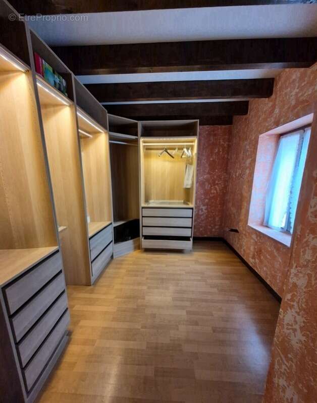 Maison à LES ESSARDS-TAIGNEVAUX