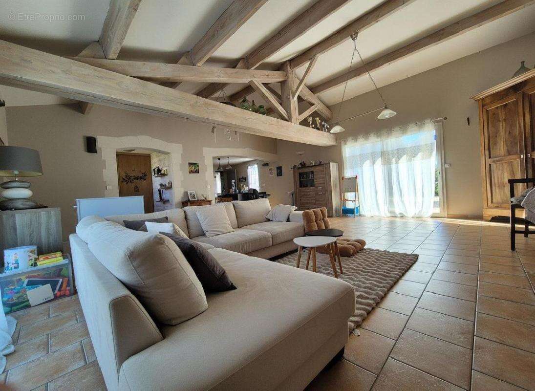 Maison à SAINT-JEAN-D'ANGELY