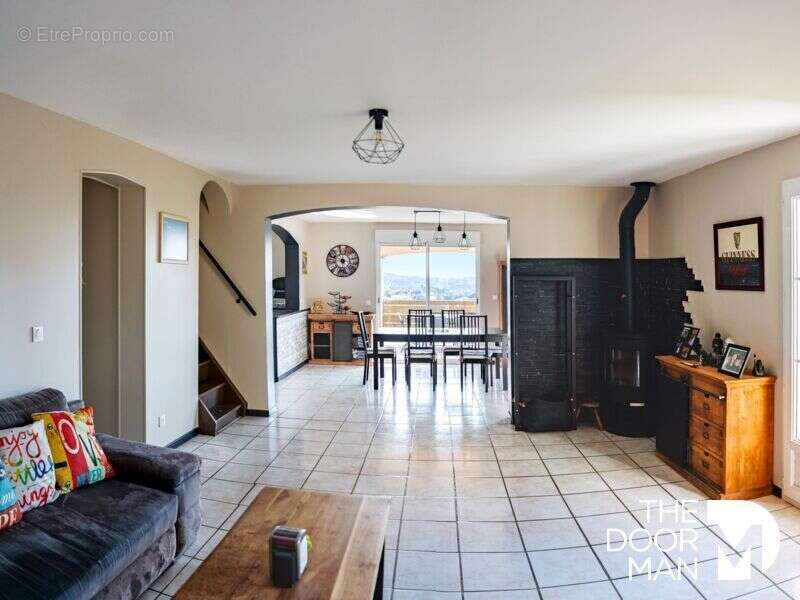 Maison à FLASSANS-SUR-ISSOLE