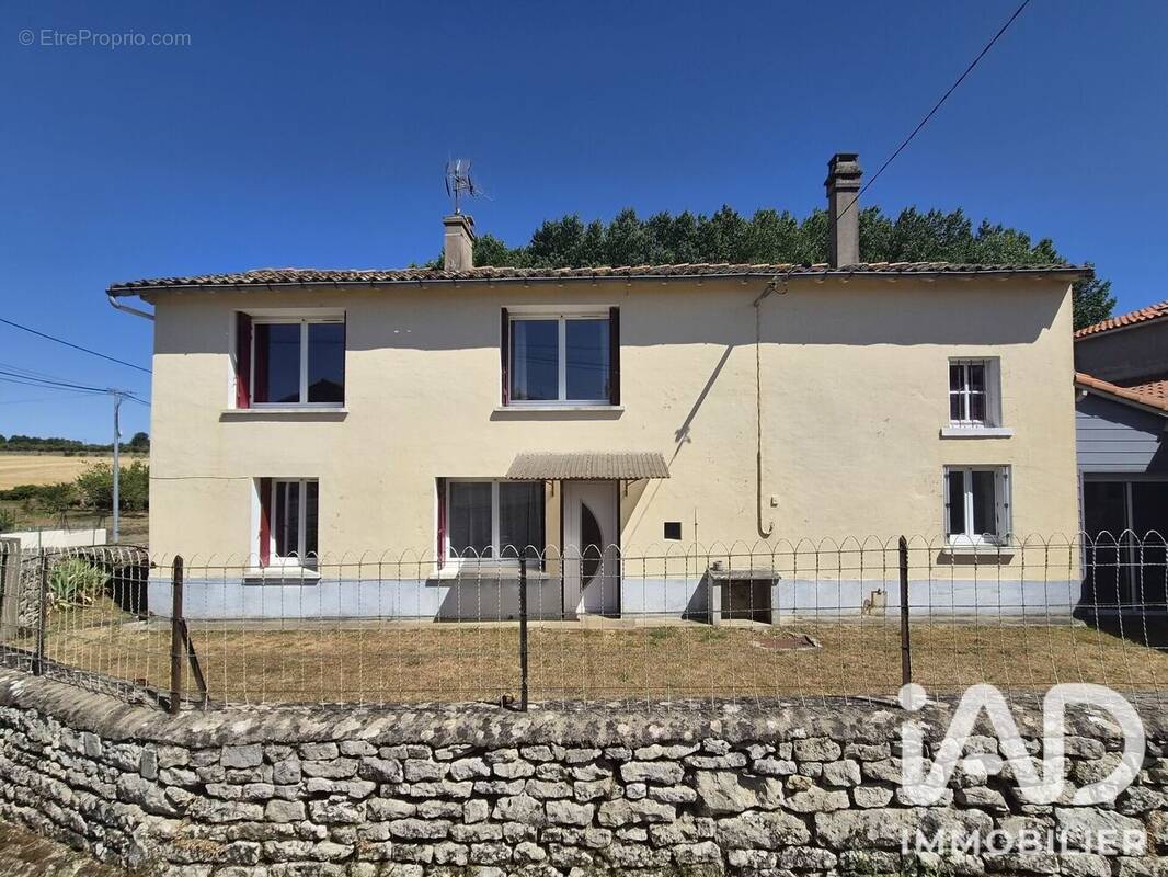 Maison 100 m² à Celles-Sur-Belle  - photo 1