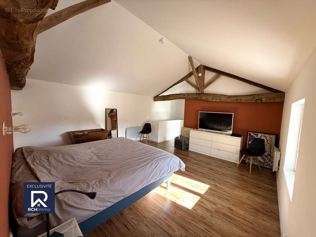 Maison à EYZIN-PINET