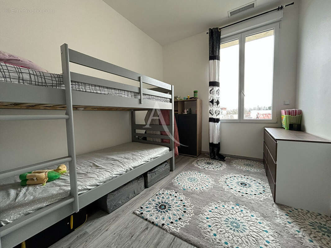 Maison 84 m² à Saint-Medard-En-Jalles  - photo 4