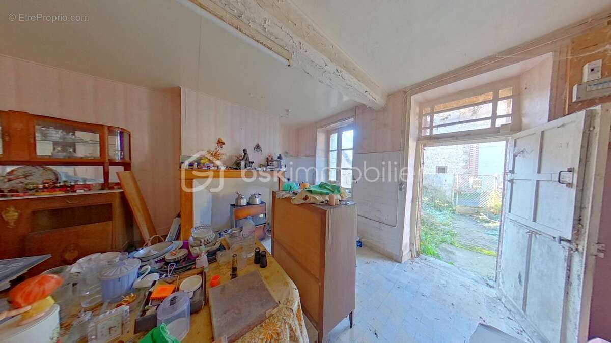 Maison Ancienne à rénover avec une grange et une cour 178 m² de terrain - photo 10