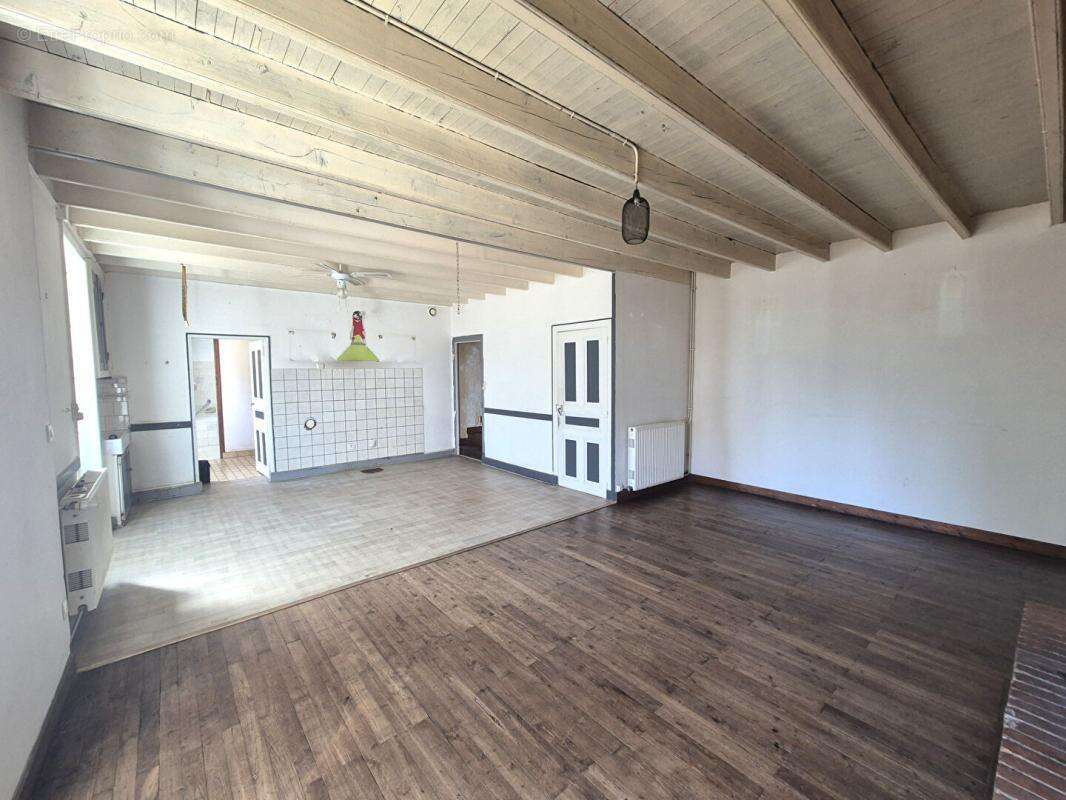 Maison de 92 m 2  à Blanzay, 3 chambres , garage, jardin, atelier - photo 5