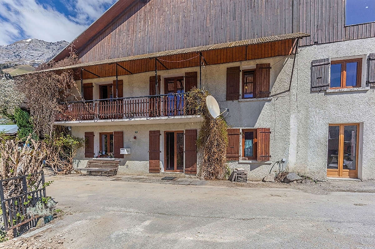 Agence immobiliere laforet - exclusivite - "sapin" - annecy / talloires montmin - maison individuelle type 6 de 138,89m² - garag - photo 2
