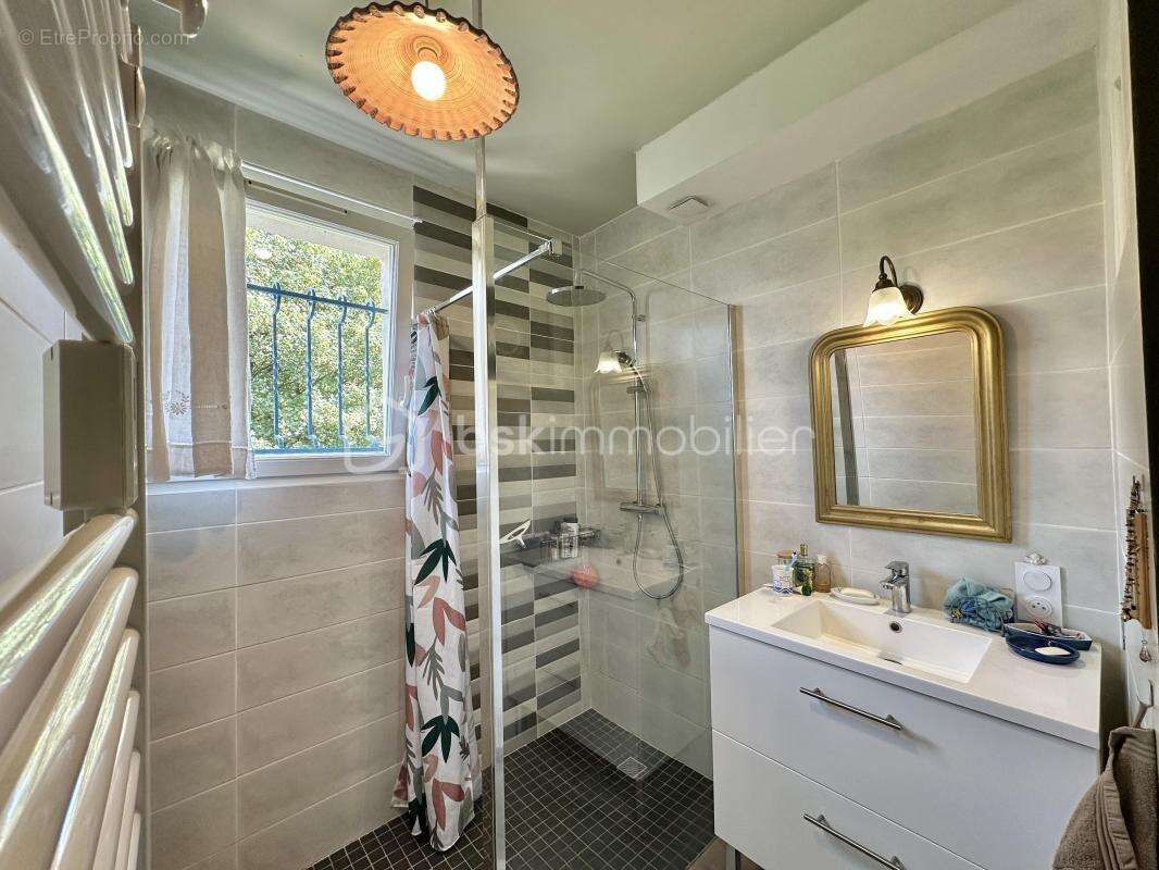 Maison 135 m² à Coray - photo 9