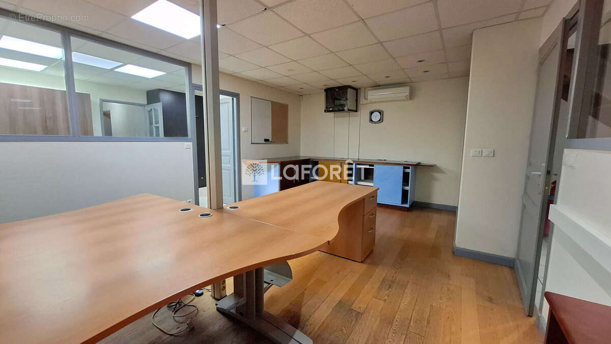 Commerce à FERRIERES