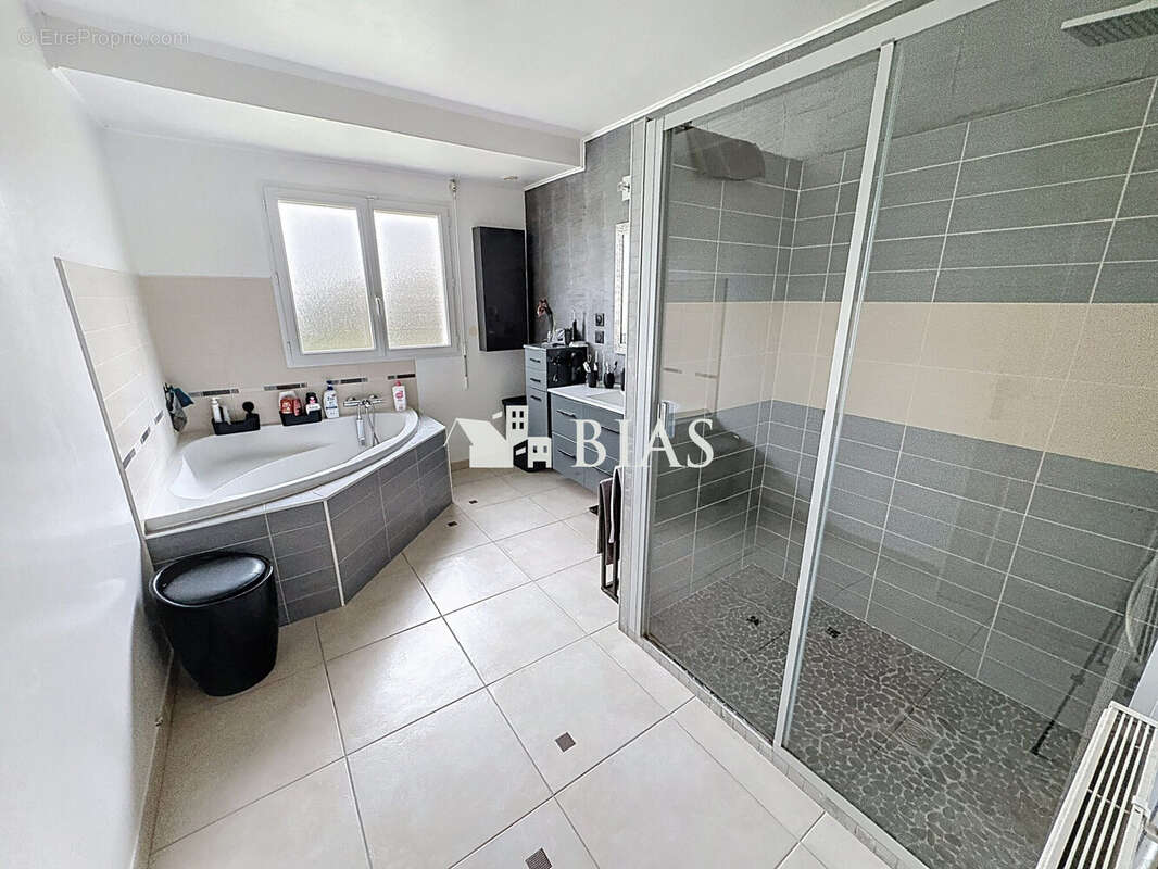 Maison à BOURG-ACHARD