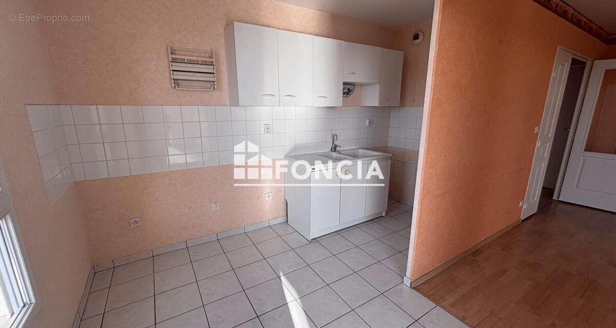 Appartement à SAINT-JEAN-DE-BRAYE