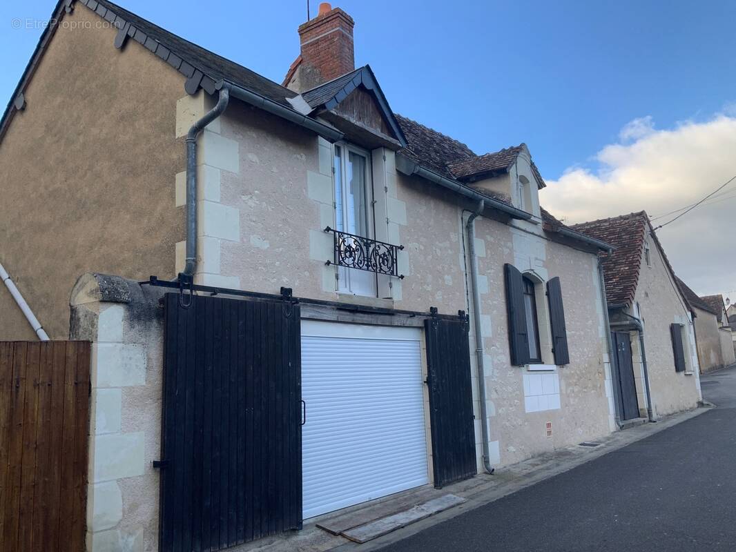 Maison à YZEURES-SUR-CREUSE