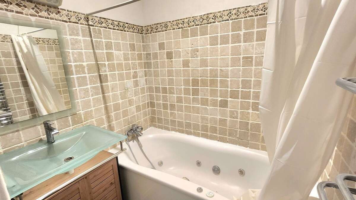 T3 / 82 M² / 13013 - Appartement à MARSEILLE-13E