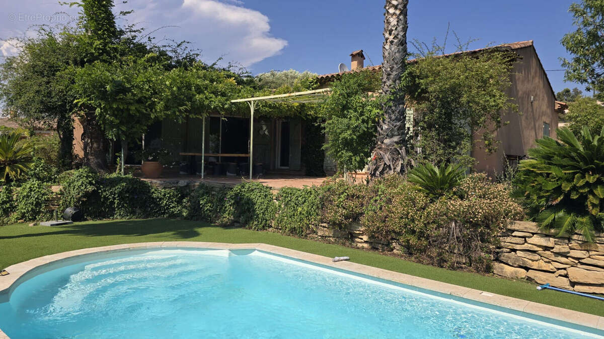 Maison à LE CASTELLET