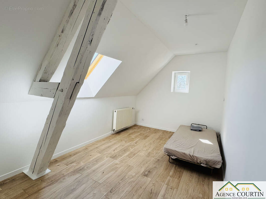 Maison à LA CHAPELLE-SAINT-SAUVEUR