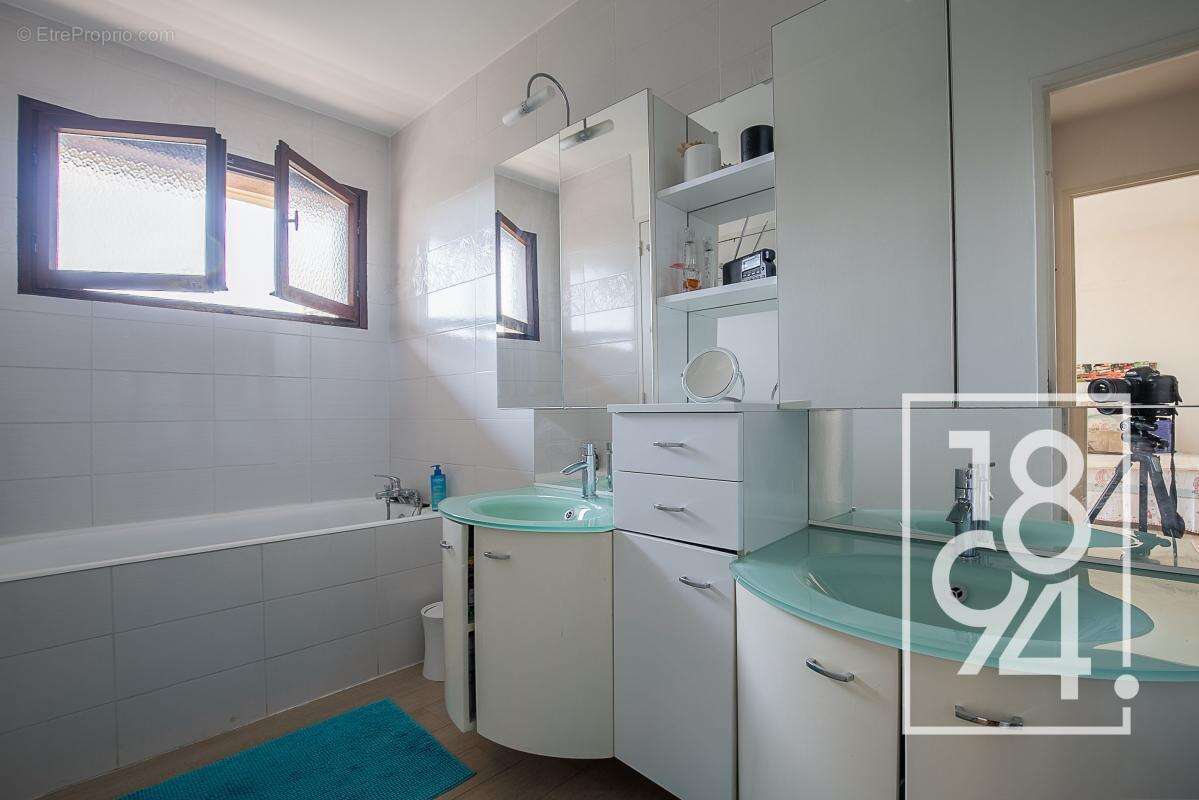 Appartement à MARSEILLE-9E