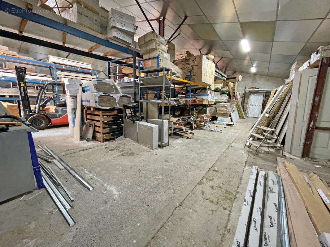 Local commercial avec hangar - photo 9
