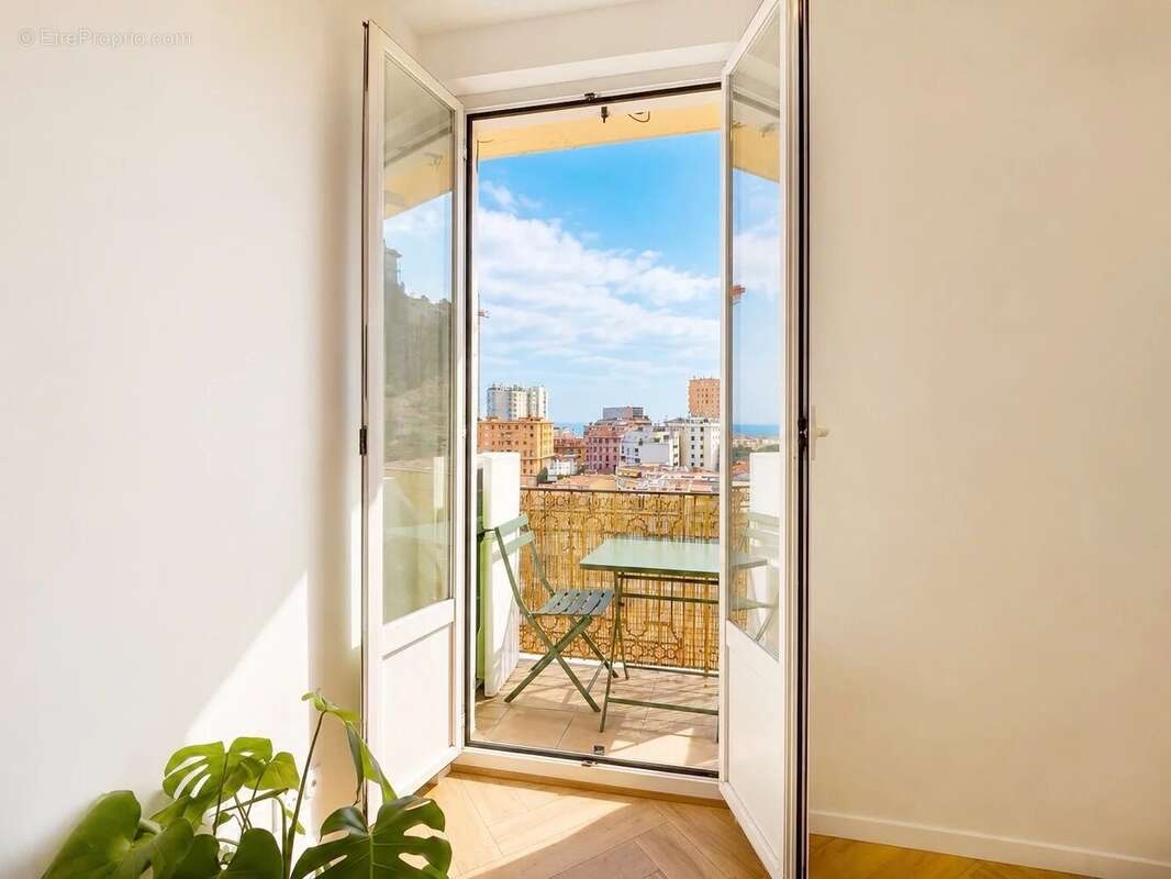 Studio neuf à proximité immédiate de Monaco, prestations haut-de-gamme, terrasse - photo 7