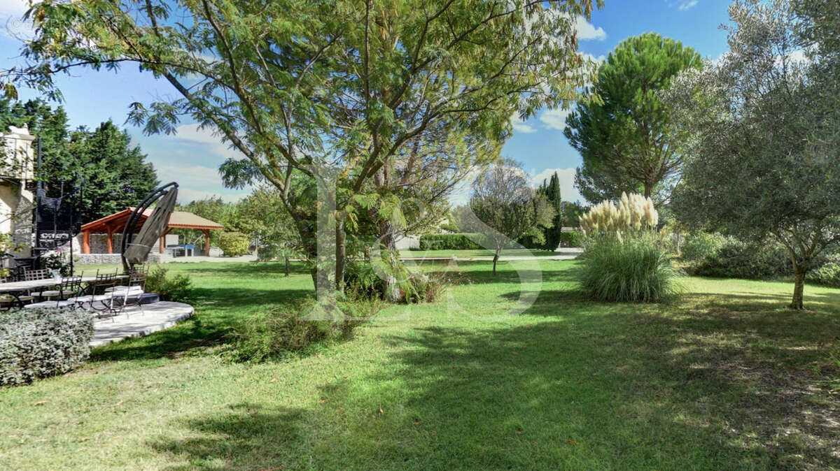 Maison à L'ISLE-SUR-LA-SORGUE