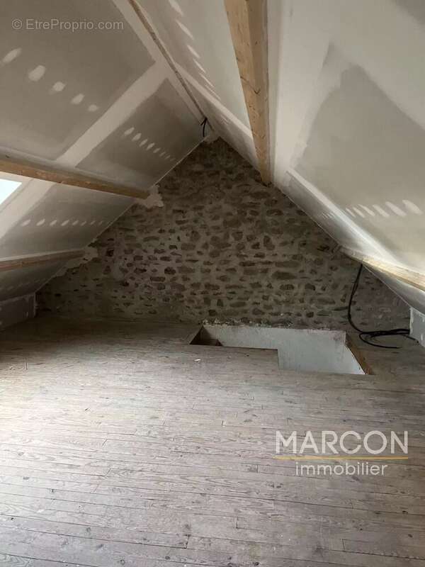 Maison à SAINT-QUENTIN-LA-CHABANNE