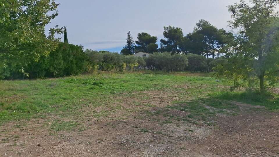Terrain à MERINDOL