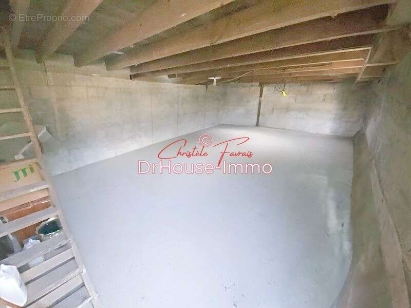 Maison à SAINT-GEORGES-DE-REINTEMBAULT