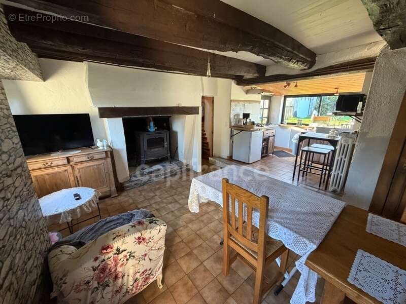 Maison à CLEDEN-POHER