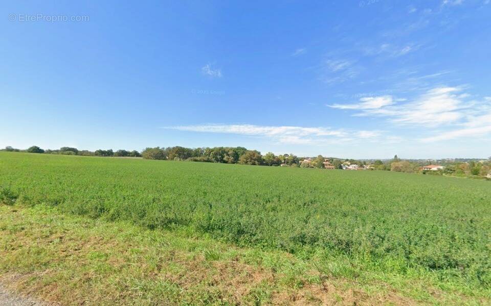 Terrain à LAUZERVILLE