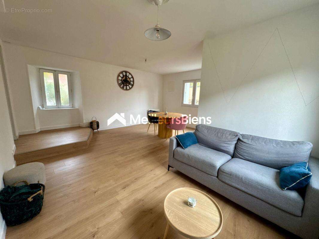 Maison à COSSE-LE-VIVIEN