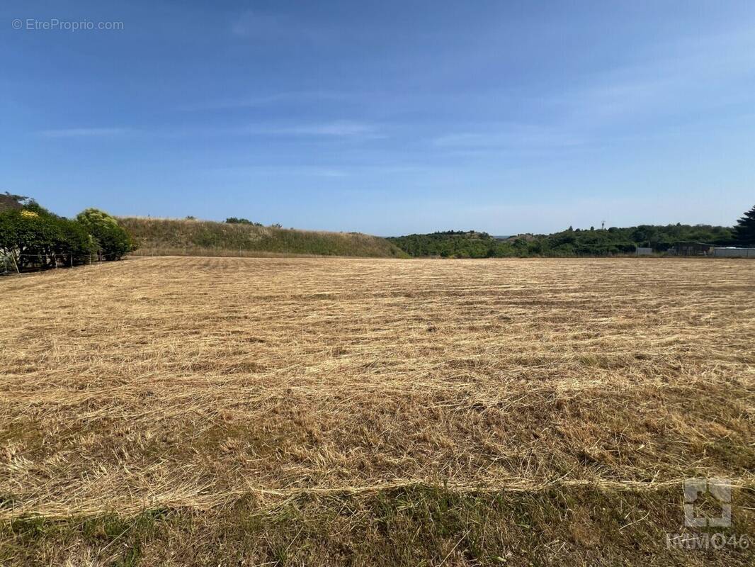 Terrain à LE MONTAT