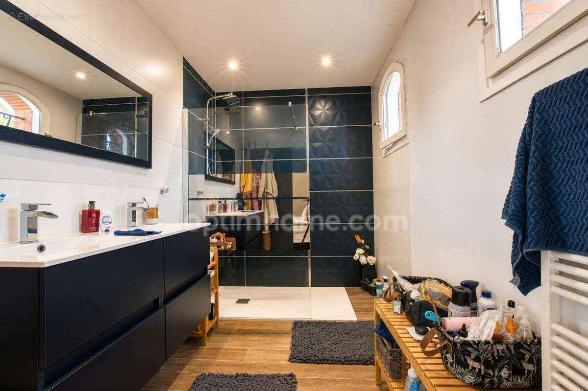 Launaguet – superbe maison familiale de 170 m² avec piscine sur terrain de 1 357 m² - photo 4