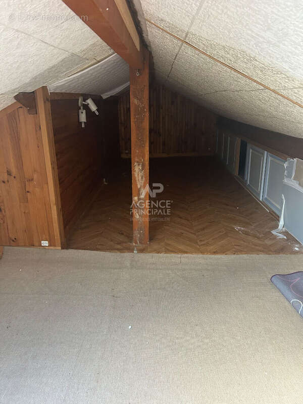 Maison à LE MESNIL-LE-ROI