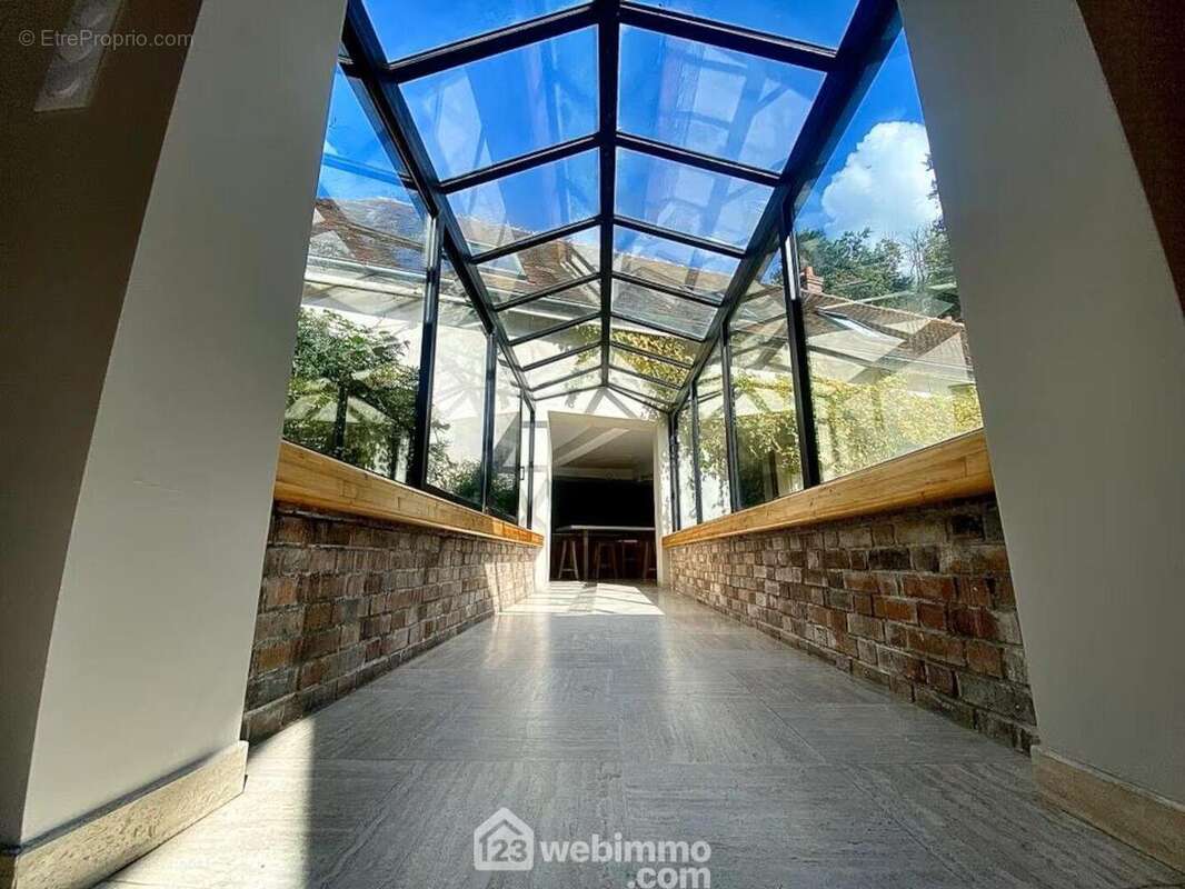 Un SAS ouvert sur la nature pour rejoindre la cuisine... - Maison à BOIGNEVILLE