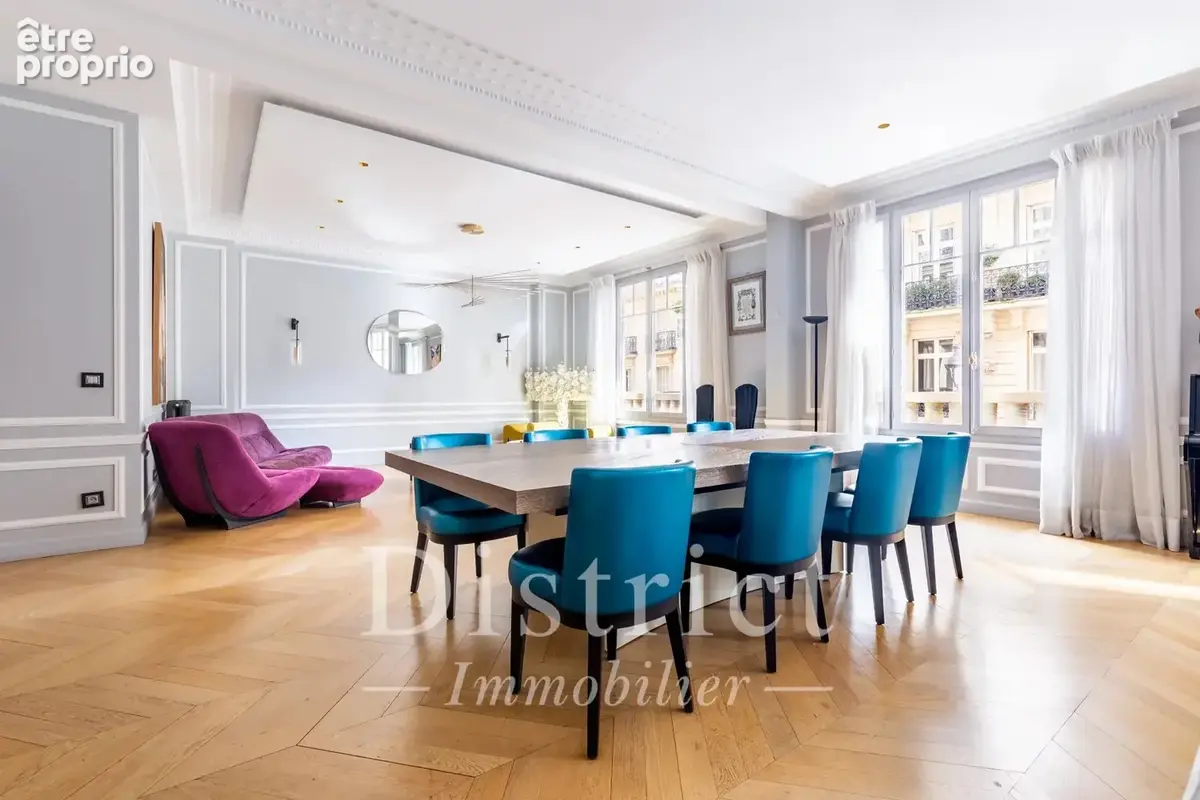 Triangle d'Or - Place François 1er/Montaigne. Un appartement d'exception de 284,14m² en excellent état, plein Sud et avec de trè - photo 4