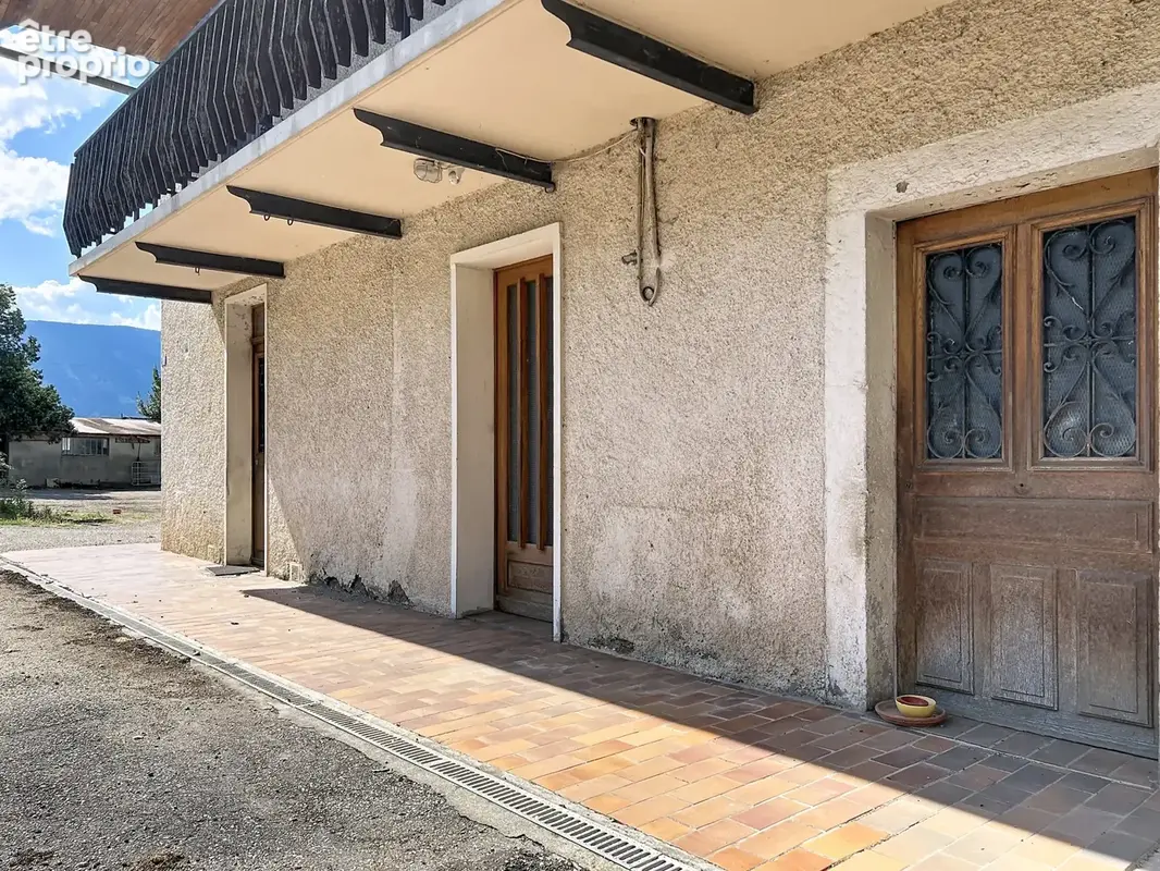 - Méry - Corps de ferme   122 m2 habitables + 250 m2 de dépendances secteur UA - photo 5